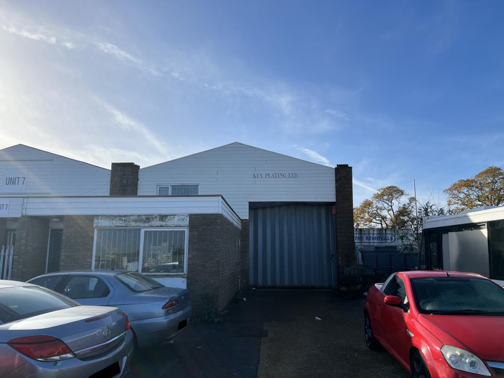 Lot: 111 - INDUSTRIAL UNIT - 